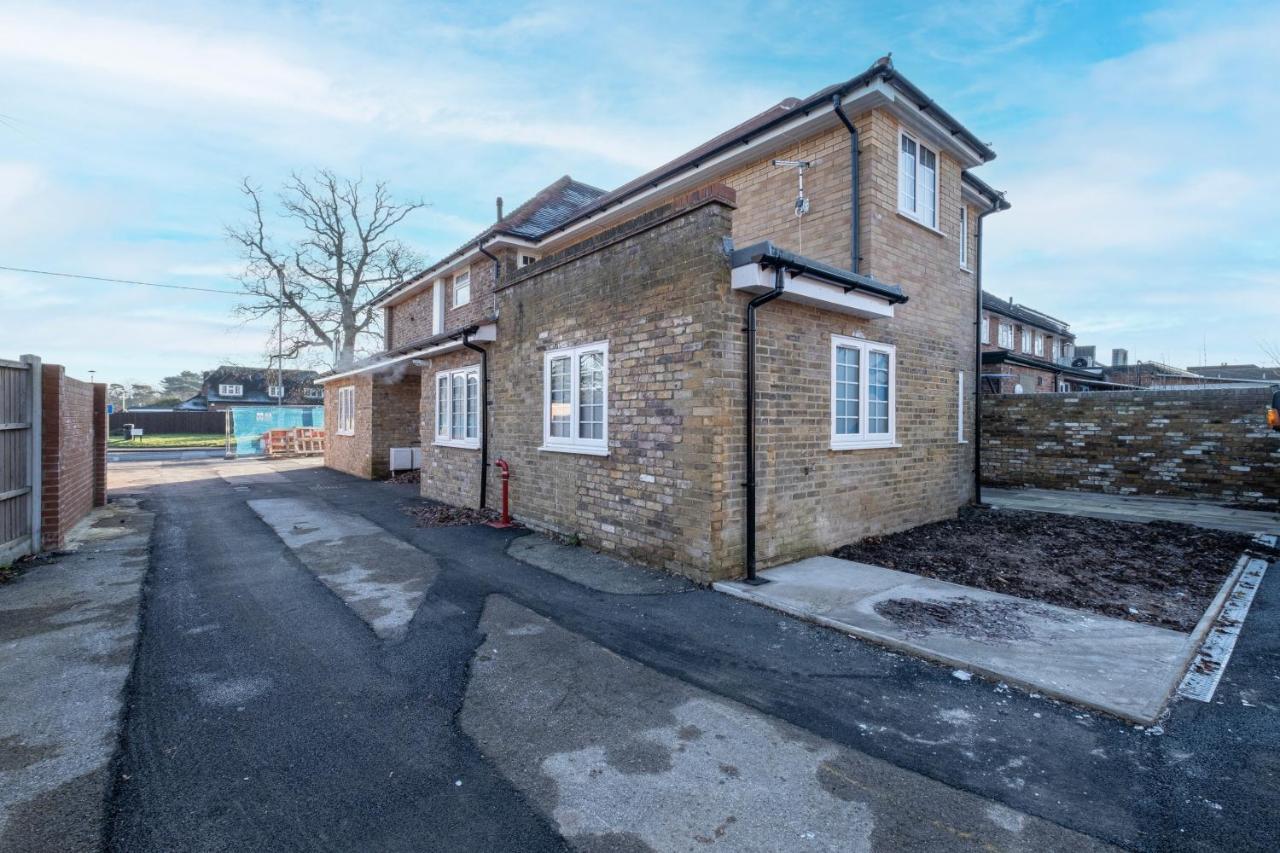 Pinewood Studios, Iver Slough Heathrow 1 & 2 Bedroom Apartments With Parking By Arista Living Exteriér fotografie